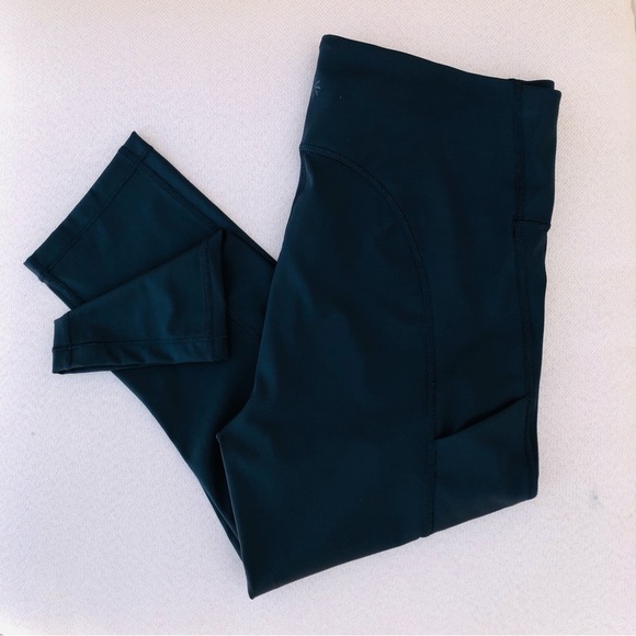 ATHLETA Ultimate Stash Pocket Black Crop Leggings M (Tall) - Picture 10 of 15